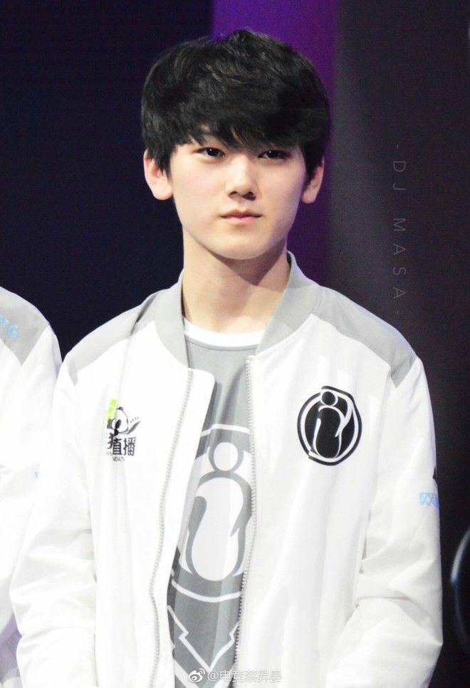 Yummy Yongen打出了三杀，Yuanyue Rambo获得了褒贬不一的评价， Weibo Gaming 横扫 Anyone's Legend