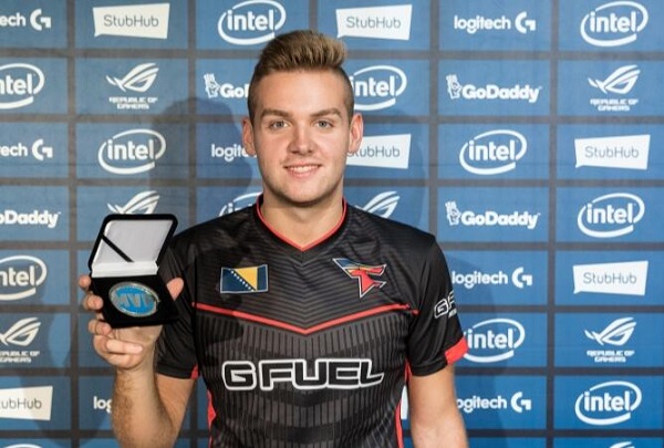 里程碑：Wayward完成LPL赛场1000助攻